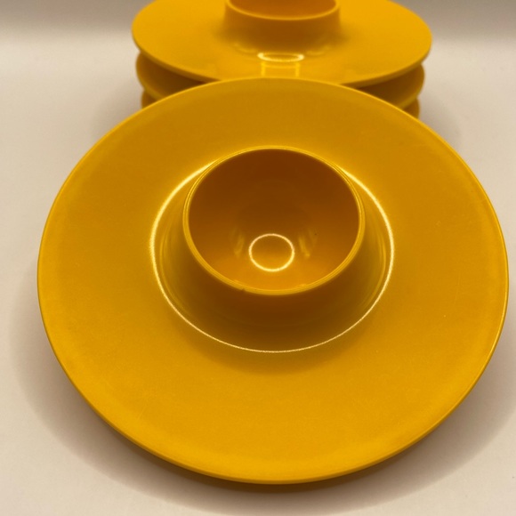 Rosti Mepal egg cups in yellow. Vintage melamine - Picture 4 of 8